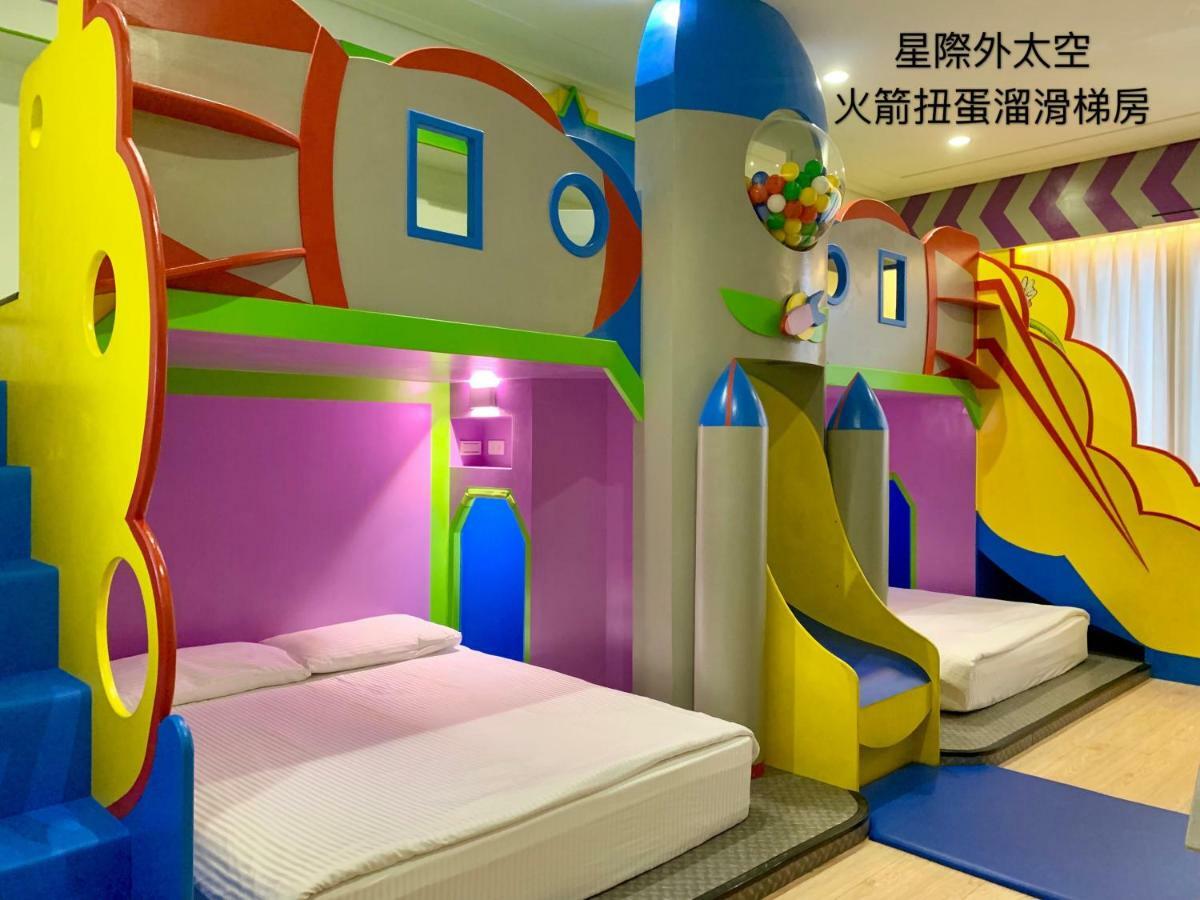 Fun Holiday Family Hostel Tainan Eksteriør bilde